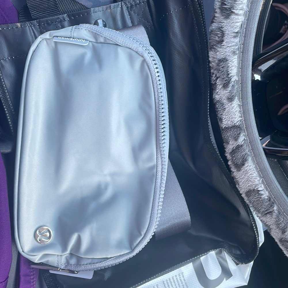 Lululemon everywhere belt bag